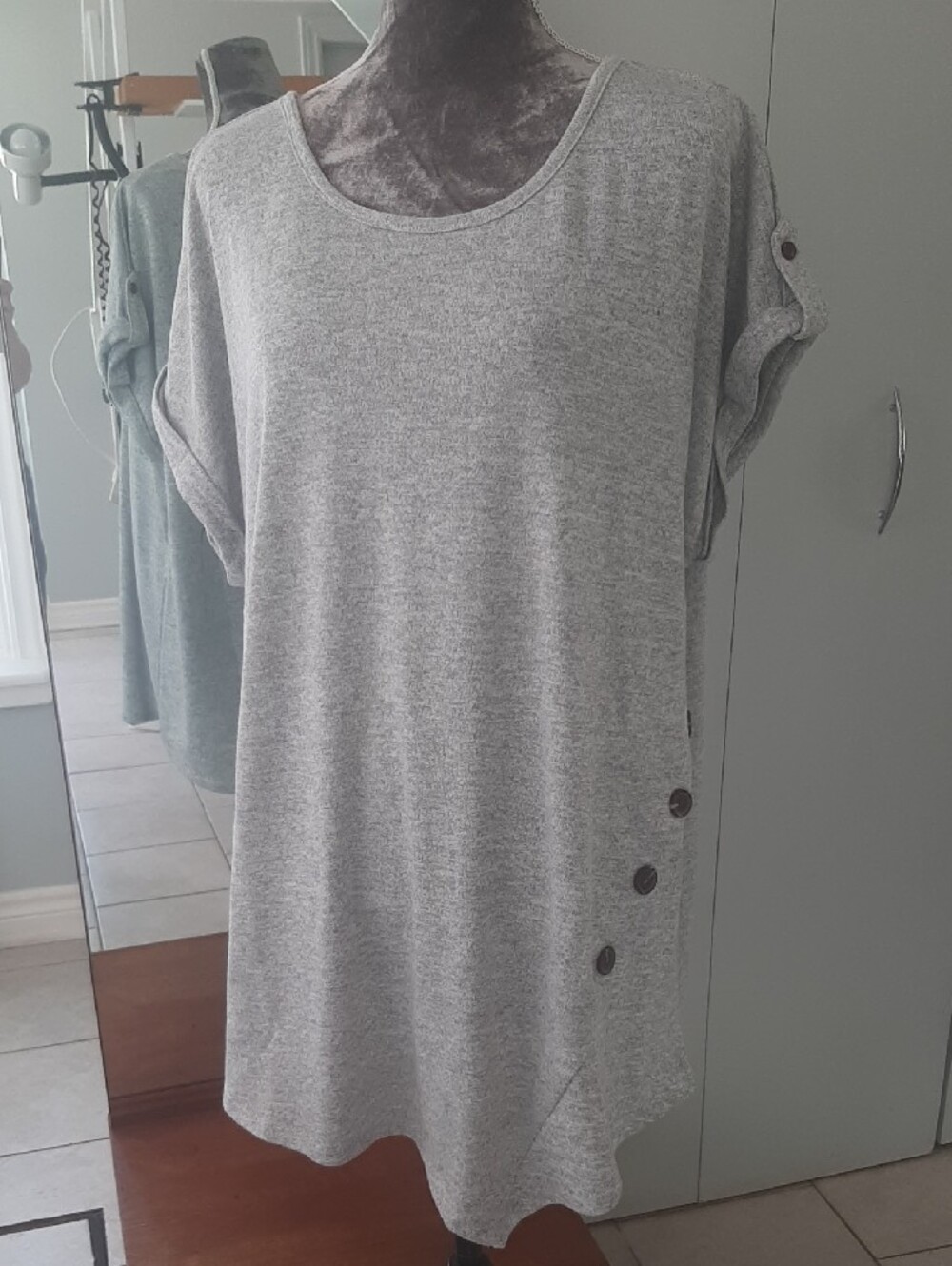 2 DYE 4🤍NWOT Heathered Light Gray Short Sleeve Button-Accent Tunic Sz 3X - Picture 2 of 10